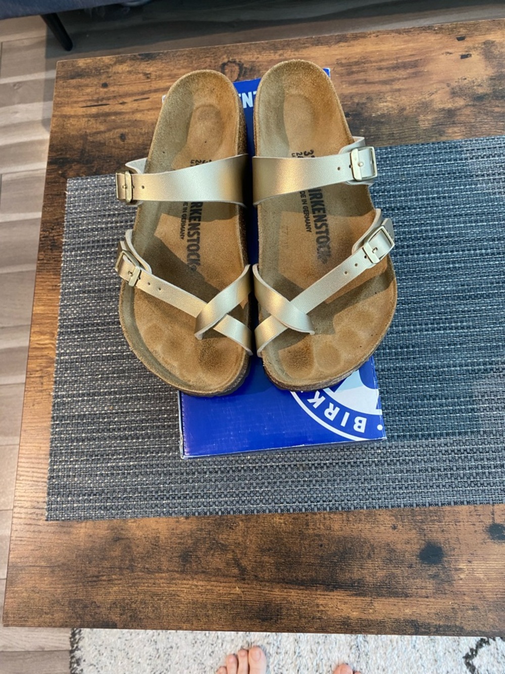 Birkenstocks mayari gold, leather, size 37 R, excellent condition, worn once.
